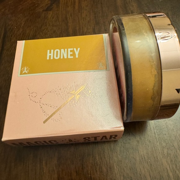 Jeffree Star Setting Powder- Honey - Picture 3 of 5